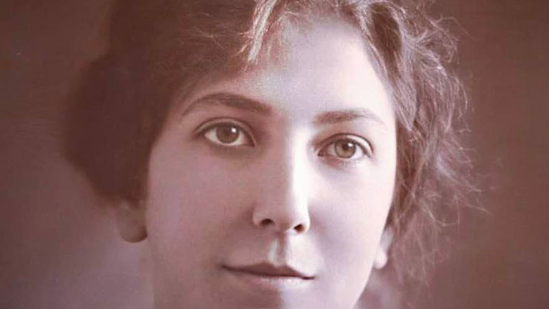 Juana Enriqueta Josefina de los Sagrados Corazones Fernández Solar, más conocida santa Teresita de Los Andes, fue una joven religiosa católica chilena perteneciente a las Carmelitas Descalzas.